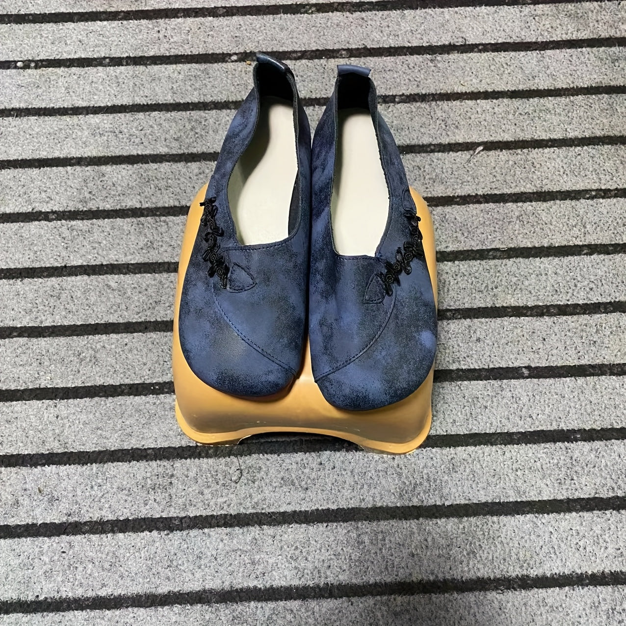 Women'S Fashionable Flower-Embroidered Slip-On Flats