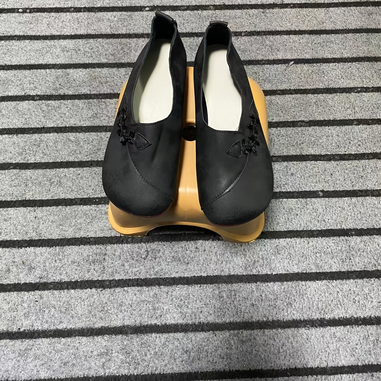 Women'S Fashionable Flower-Embroidered Slip-On Flats